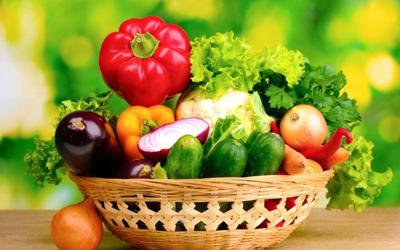 Rau củ, trái cây là những thực phẩm chưa qua tinh chế và có nhiều chất xơ mà bạn nên ưu tiên sử dụng