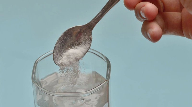 Sai lầm khi súc miệng bằng nước muối sinh lý: không pha loãng