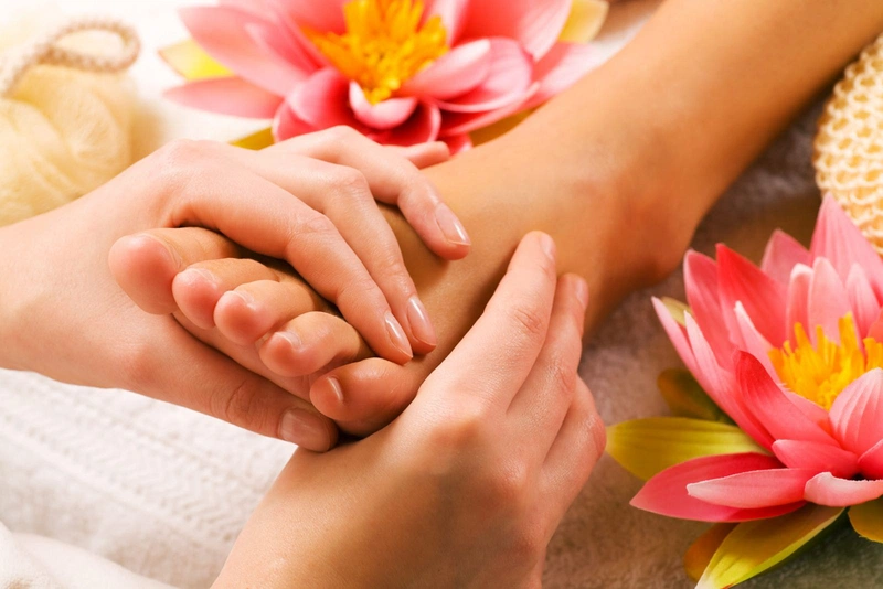 Những tác dụng bổ ích đối với sức khỏe khi ngâm chân lá lốt 2