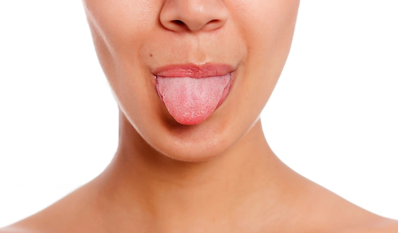 Vệ sinh lưỡi là việc làm cần thiết, nên từ bỏ thói quen không vệ sinh lưỡi