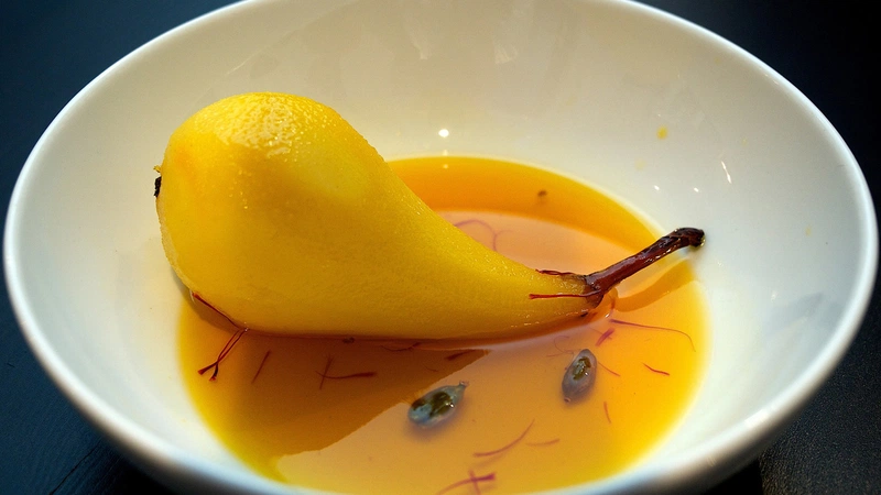 Món lê hầm rượu saffron có hương vị và mùi thơm đặc trưng riêng