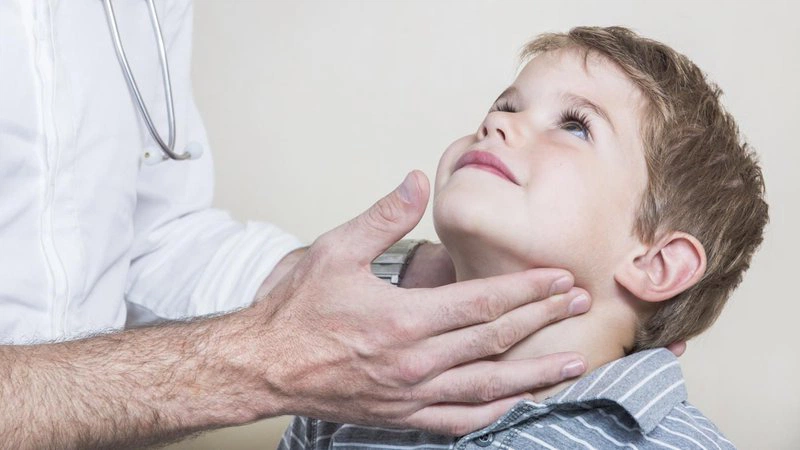 Nổi hạch dưới cằm có nguy hiểm không? Có phải là dấu hiệu ung thư không? 1