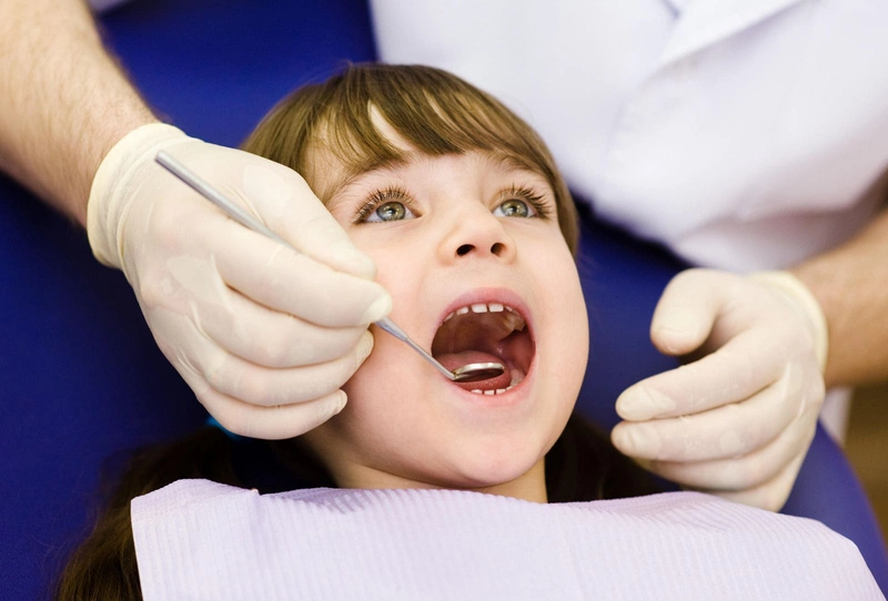 Nỗi lo trẻ mất răng sữa sớm phải làm sao? 4
