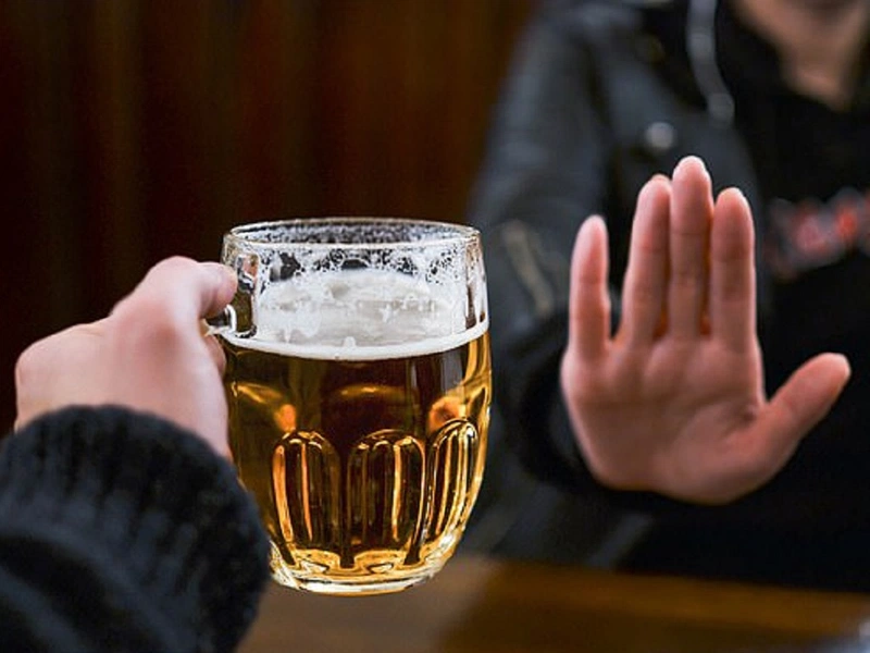 Không nên uống rượu bia trước ngày nội soi