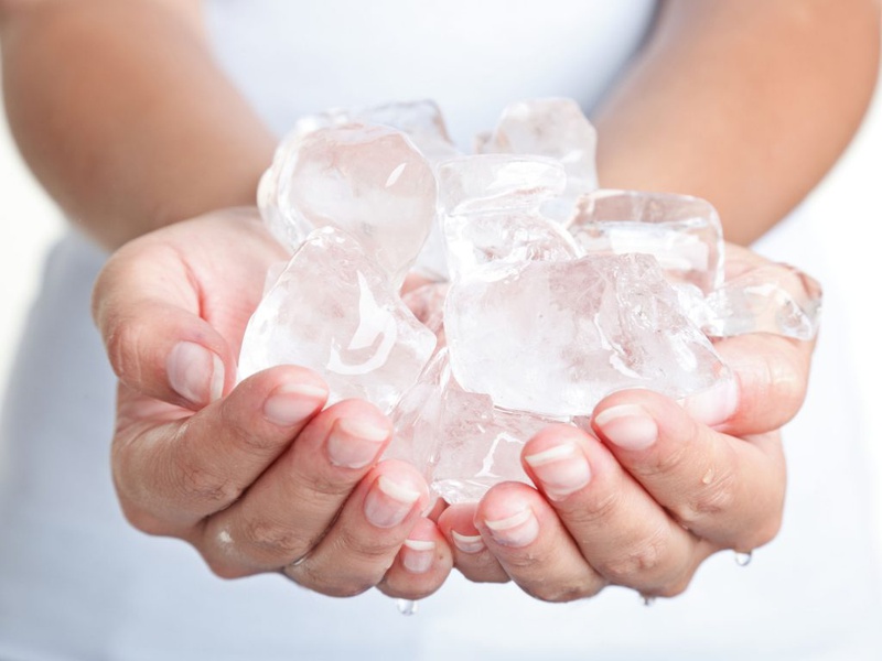 Giải đáp: Nước đá có tác dụng giảm cân không?