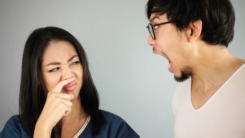 Nên vệ sinh răng miệng bằng chỉ nha khoa và nước súc miệng