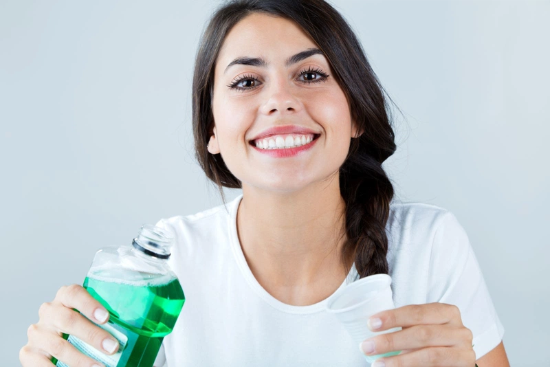 Nước súc miệng trị viêm họng hiệu quả: Listerine