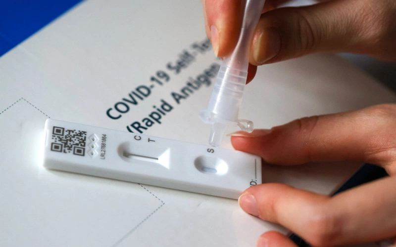 Nuốt nước bọt đau họng có phải bị covid không hay bệnh lý nào khác? 1