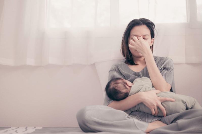 ở cữ bị đau đầu 1