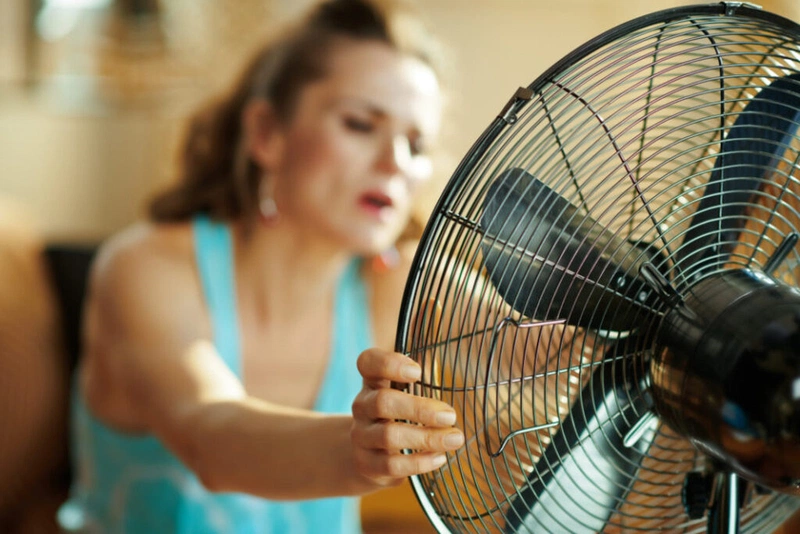 ở cữ có được nằm quạt không 1