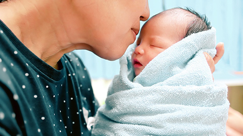 Ôm hôn hay bắt tay vào mùa dịch có bị ảnh hưởng gì không? 3