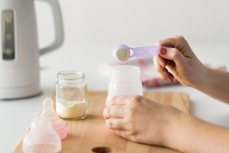 Tùy vào loại sữa con uống mà cách pha sữa cho trẻ sơ sinh có thể sẽ khác nhau