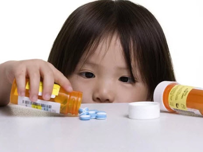 Sử dụng thuốc để điều trị viêm tai giữa ứ dịch ở trẻ em