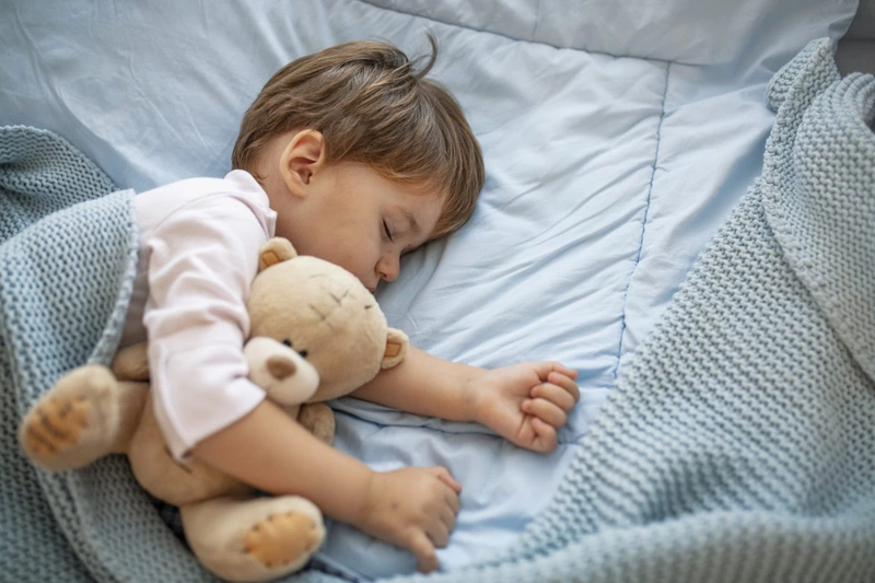 Phải làm gì khi bé hay thức đêm ngủ ngày 3