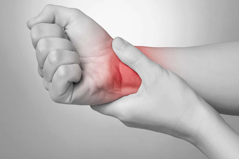 Phải làm gì khi bị bong gân bàn tay? 2