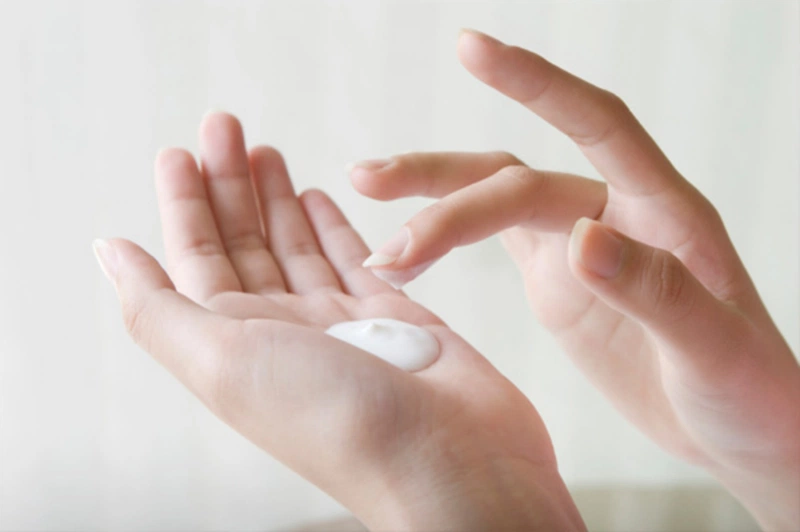 Phải làm gì khi dị ứng mỹ phẩm bị ngứa? 3