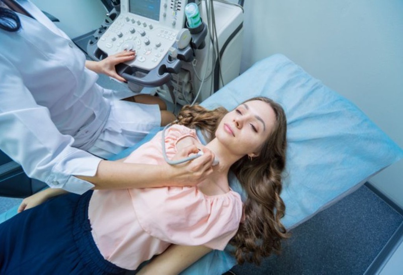 Phân biệt bướu cổ và u tuyến giáp. Nguyên nhân và cách điều trị 4