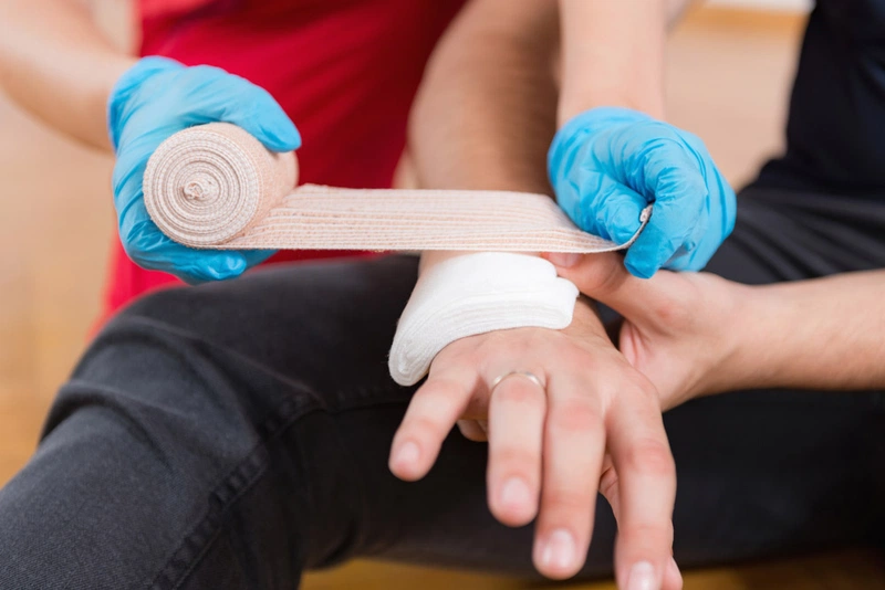 Phân biệt các cách sơ cứu ban đầu khi bị rắn cắn 2