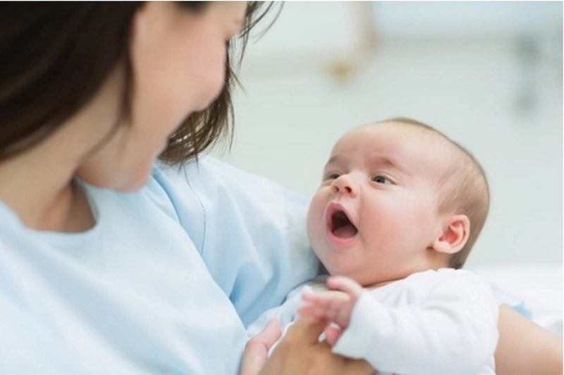 Cách xử lý cho cha mẹ khi phân trẻ sơ sinh có mùi chua 5