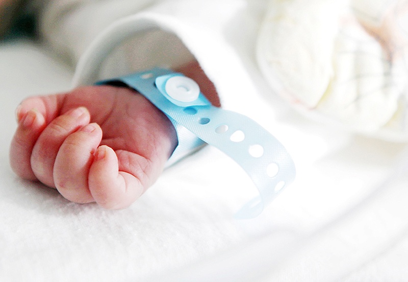 Phẫu thuật mềm sụn thanh quản có nguy hiểm không là thắc mắc của nhiều bậc phụ huynh