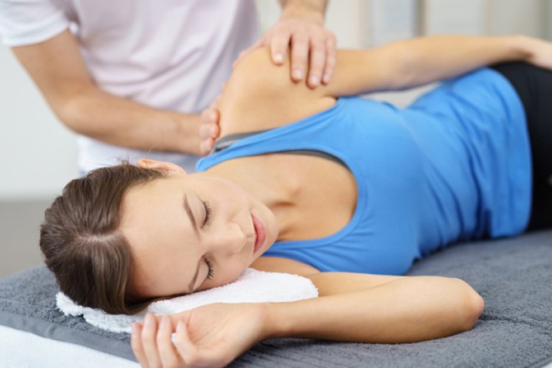 Phòng ngừa và điều trị đau mỏi vai gáy ở dân văn phòng 3
