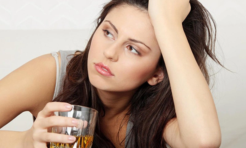 Phụ nữ uống nhiều rượu khó có con? 2