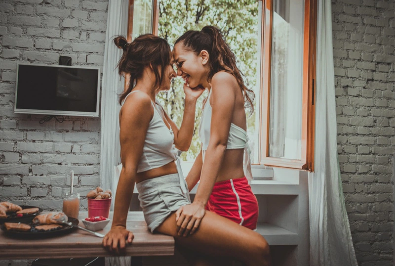 Cách quan hệ đồng giới nữ an toàn 1