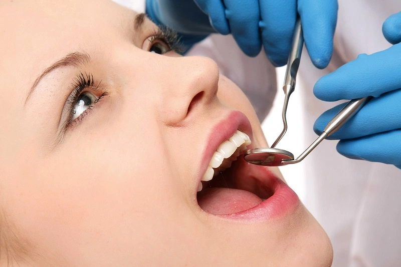 Răng bị ê buốt khi nhai có thể khắc phục nếu được chữa trị