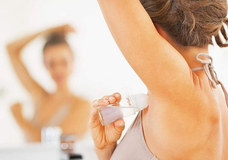 Lăn khử mùi không mùi không tỏa ra mùi hương nhưng có khả năng ngăn tiết mồ hôi trong khoảng 2-3 ngày