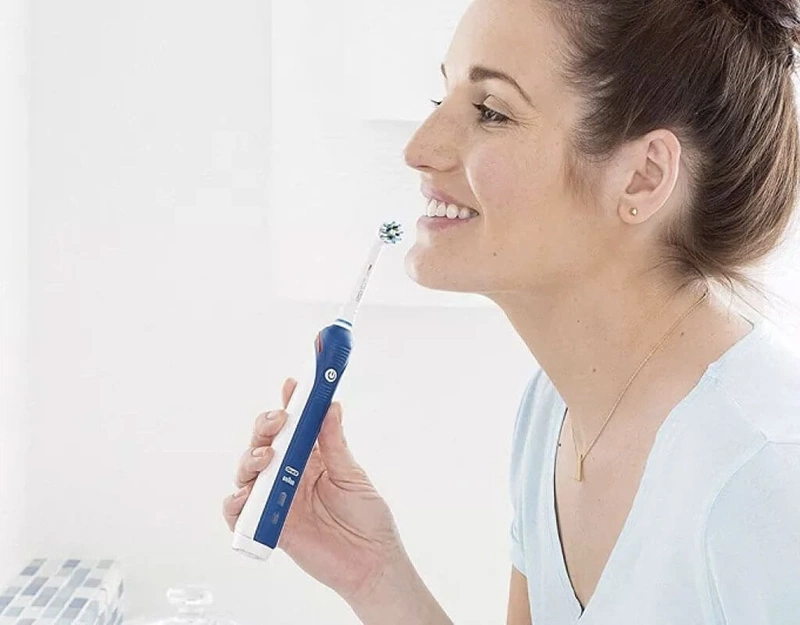 Bàn chải đánh răng điện Oral B có nhiều công dụng