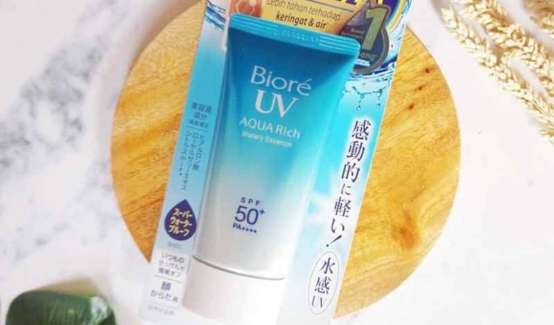 Kem chống nắng Biore Aqua Rich SPF50+