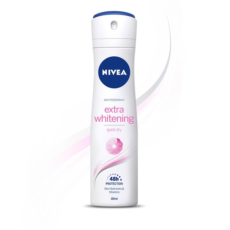 Xịt khử mùi Nivea Extra Whitening giúp giữ ẩm cho da và giúp dưỡng da dưới cánh tay