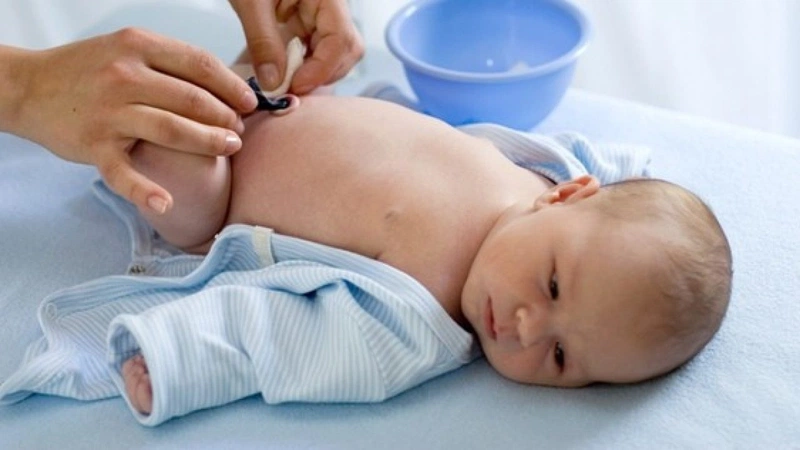 Rốn trẻ sơ sinh bị chảy máu thường không nghiêm trọng