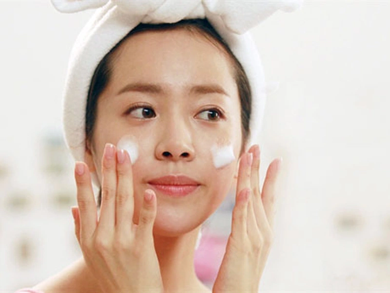 rửa mặt bằng dầu em bé 1
