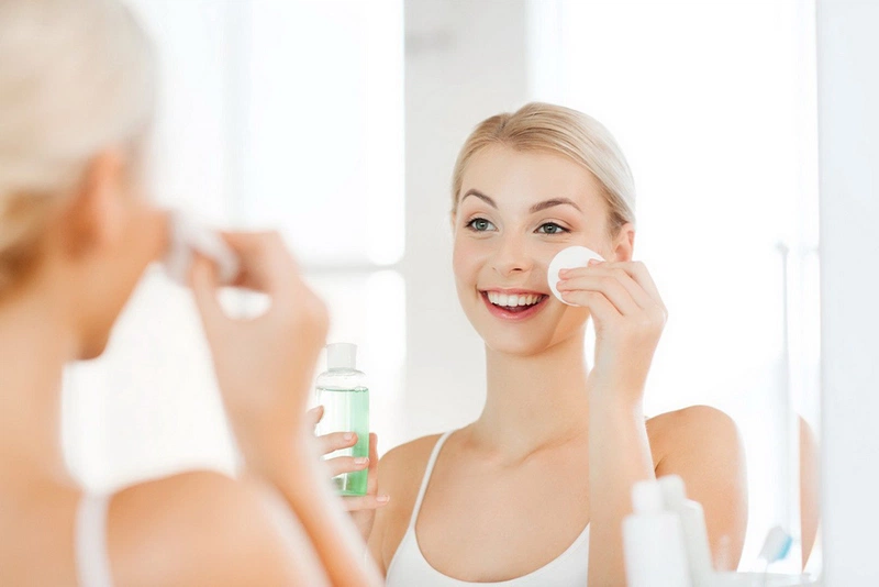 Rửa mặt bằng nước muối sinh lý có bắt nắng, mách bạn cách trị mụn từ hợp chất này 3