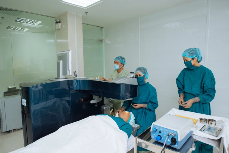Các rủi ro sau mổ lasik chữa cận thị 2
