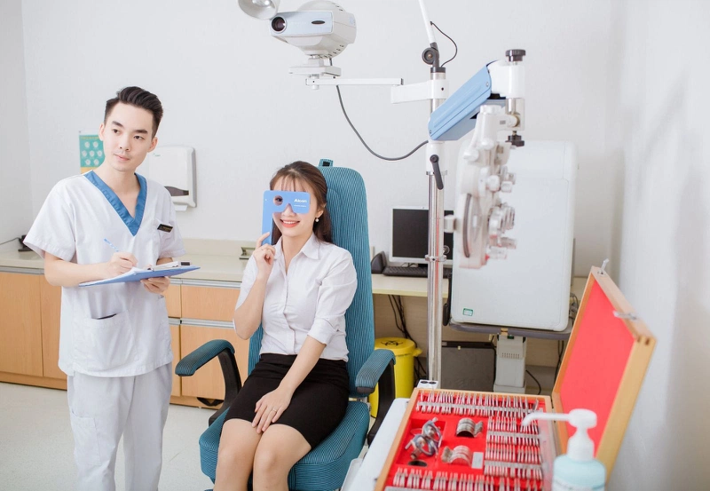 Các rủi ro sau mổ lasik chữa cận thị 3