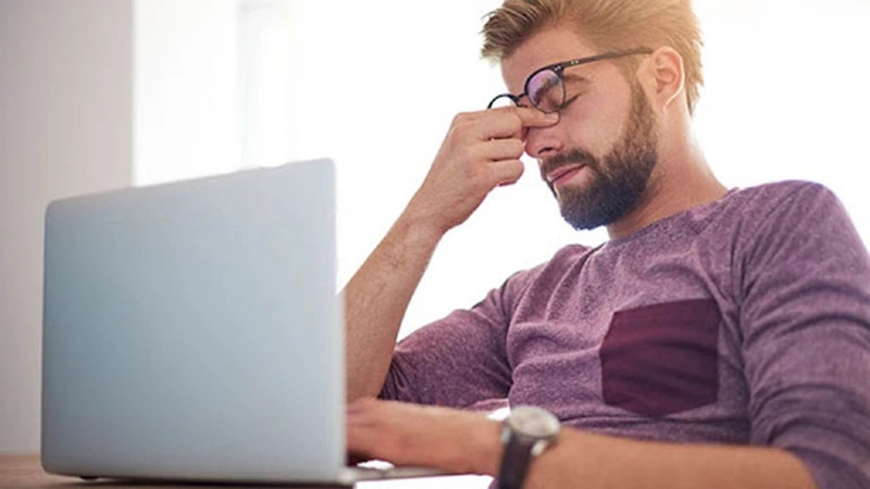 Giải đáp thắc mắc: Rụng lông chân là bệnh gì?