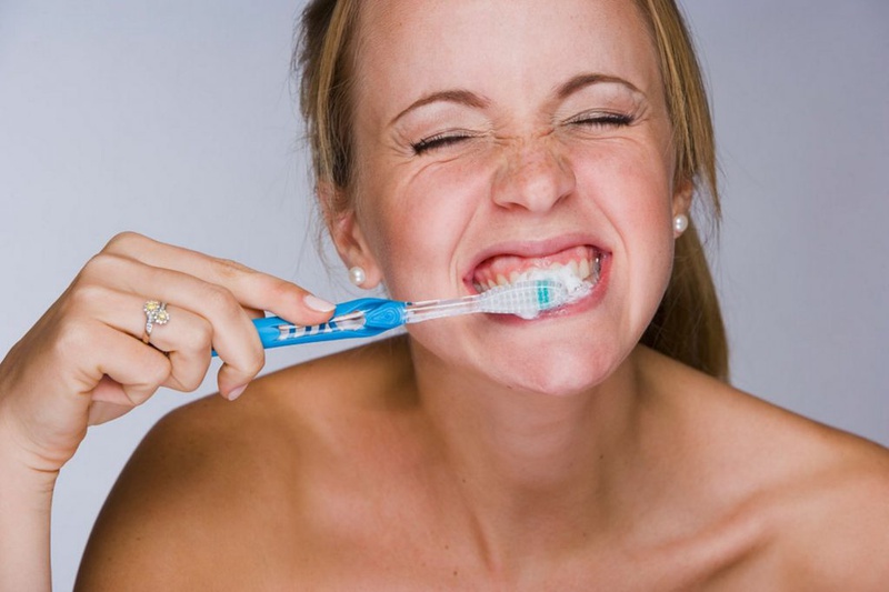 8 sai lầm khi chăm sóc răng miệng cần được khắc phục ngay 1