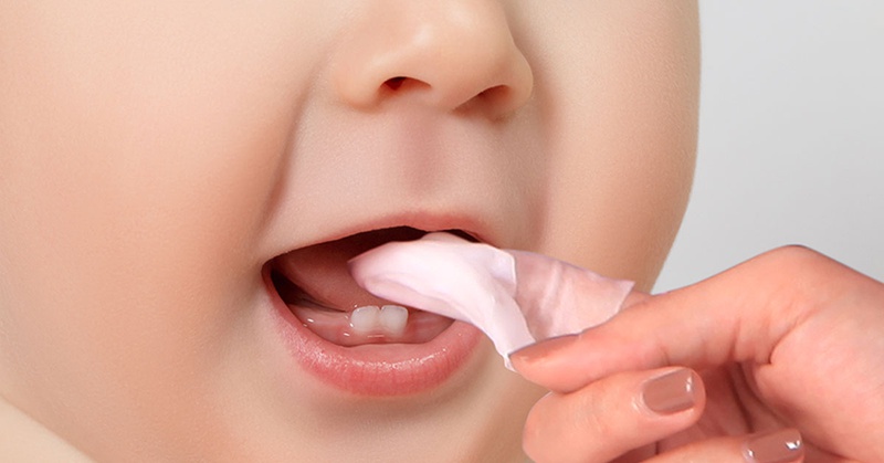 Sai lầm nghiêm trọng khi dùng mật ong đánh tưa lưỡi cho trẻ nhỏ 4
