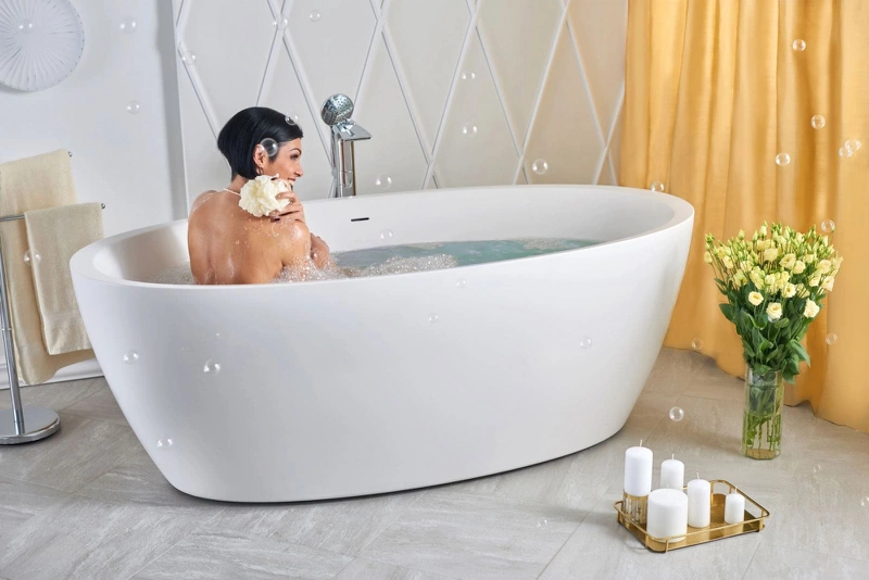 Tắm chung bồn nước nóng