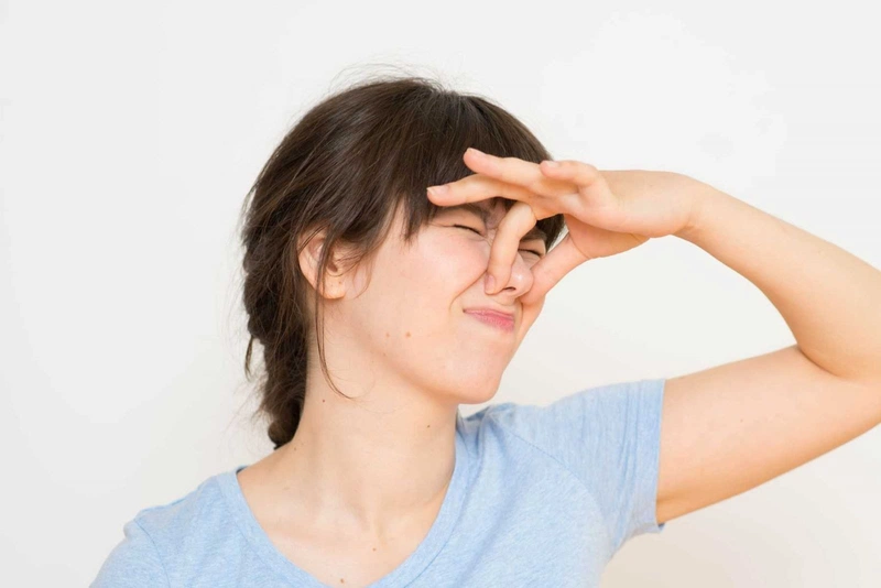 Sản dịch màu vàng có mùi hôi