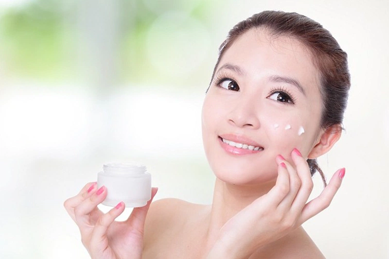 Tối giản chu trình chăm sóc da với bước cấp ẩm