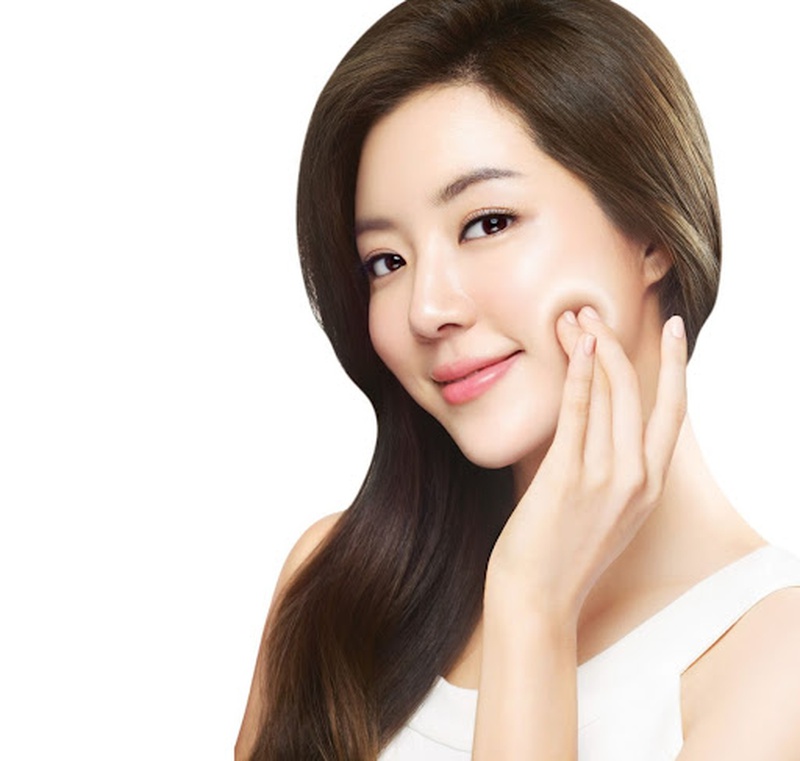 Sau khi serum Nno Vite đã thẩm thấu hoàn toàn vào da, bạn nên dùng thêm kem dưỡng ẩm để tinh chất không bị bay hơi