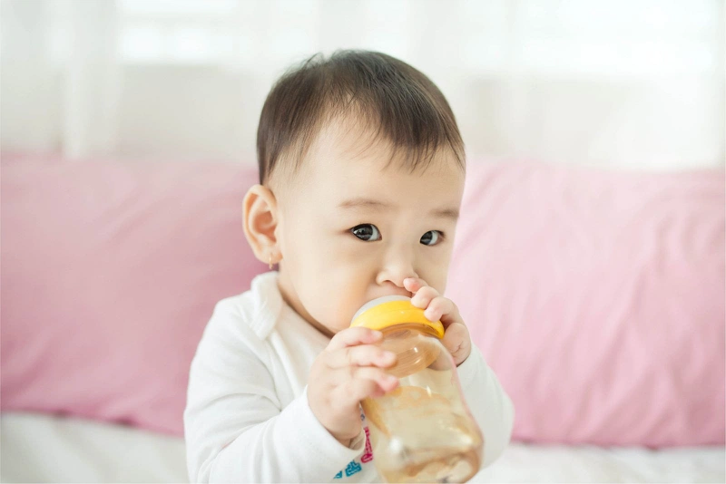 Trẻ sơ sinh đi ngoài có bọt có bình thường không và cách phòng ngừa? 2