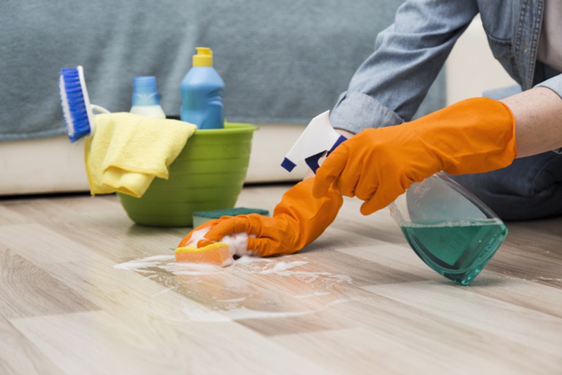 Thường xuyên vệ sinh dọn dẹp nhà cửa để tránh bụi bẩn, nấm mốc