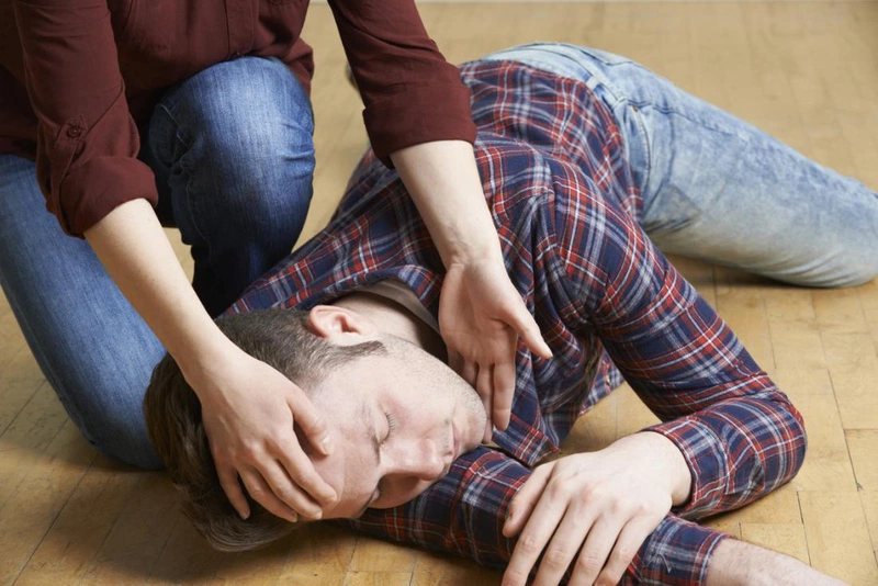 Những bước sơ cứu đột quỵ tai biến đúng chuẩn y khoa 1