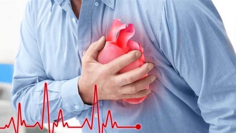 Đau thắt ngực là một dấu hiệu nguy hiểm của nhồi máu cơ tim