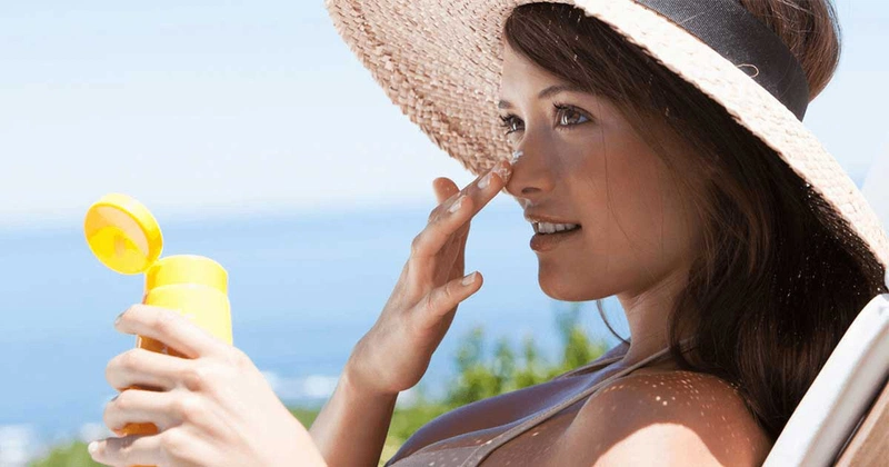 Tại sao phải sử dụng kem chống nắng? So sánh kem chống nắng Vichy và La Roche Posay?