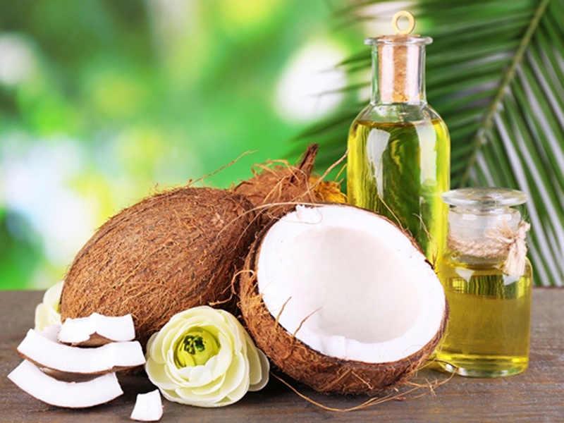 Dầu dừa- bí quyết để sở hữu đôi môi căng mọng giúp trang điểm cuốn hút hơn 1